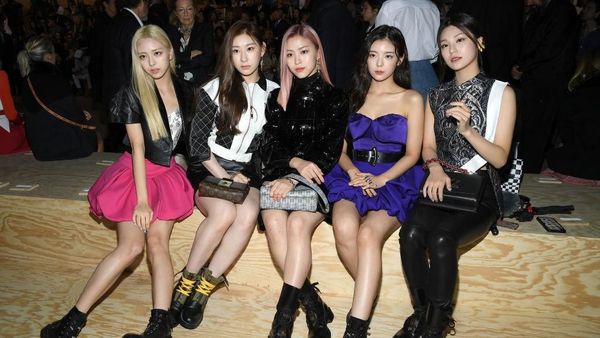 Deretan Gaya Artis KPop yang Curi Atensi Sepanjang Fashion Week