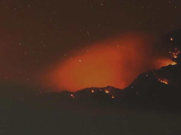 Jalur Pendakian Gunung Raung Terbakar, 13 Pendaki Terjebak