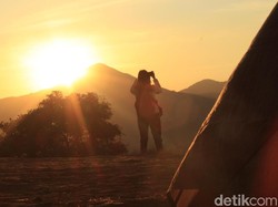 Berburu Fajar di Geger Bintang Matahari Lembang
