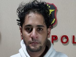 Mantu Elvy Sukaesih Ditangkap Bersama Temannya Saat Transaksi Sabu