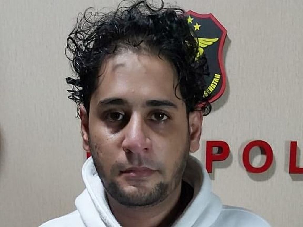 Ditangkap Polisi, Mantu Elvy Sukaesih Selipkan Sabu di Arloji Ditangkap Polisi, Mantu Elvy Sukaesih Selipkan Sabu di Arloji