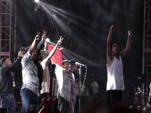 Kibarkan Merah Putih, Aksi Solidaritas Fourtwnty untuk Mahasiswa di Kendari