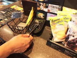 Tanpa Uang Tunai, Beli Kopi Bisa Pakai Pulpen di Kafe Ini!