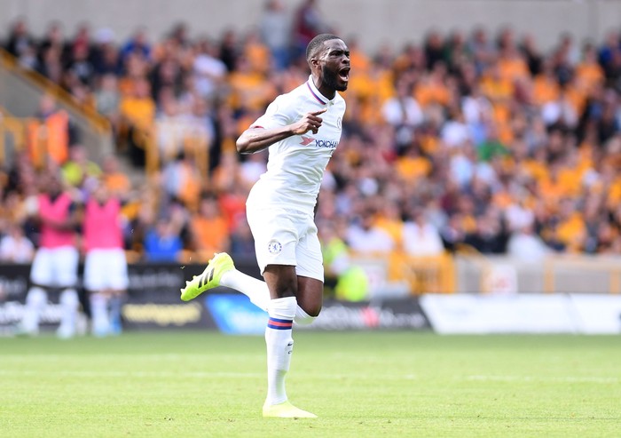 WOLVERHAMPTON, ENGLAND - SEPTEMBER 14: Fikayo Tomori of Chelsea celebrates after scoring his teams first goal during the Premier League match between Wolverhampton Wanderers and Chelsea FC at Molineux on September 14, 2019 in Wolverhampton, United Kingdom. (Photo by Laurence Griffiths/Getty Images)