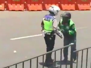 Sepakat Damai! Polantas yang Tendang Ojol di Bogor Minta Maaf Sepakat Damai! Polantas yang Tendang Ojol di Bogor Minta Maaf