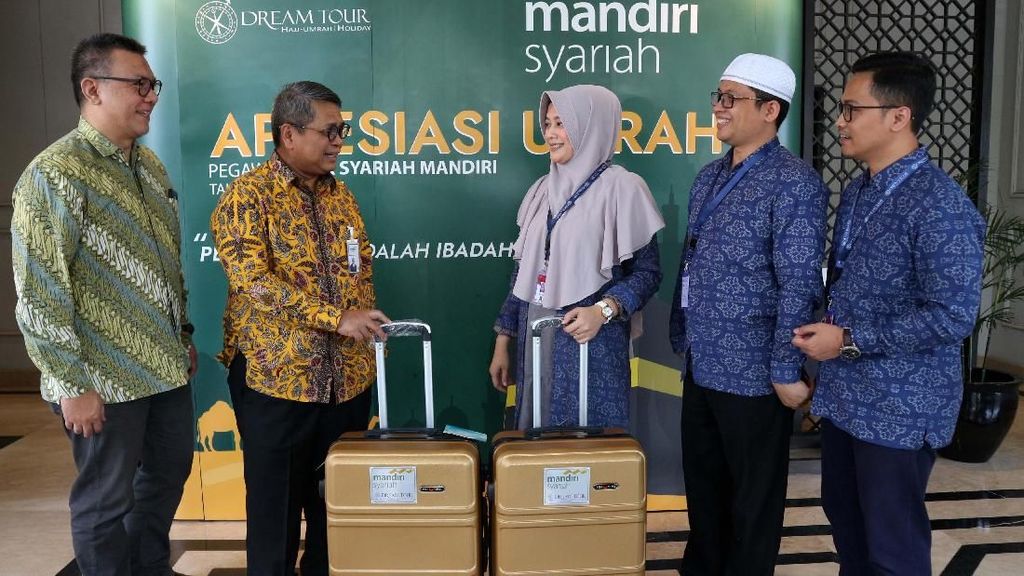 600 Pegawai Mandiri Syariah Berangkat Umroh 600 Pegawai Mandiri Syariah Berangkat Umroh