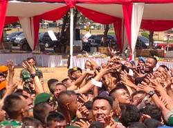 Ada Aksi Sawer Uang di HUT Ke-74 TNI di Kompleks DPR