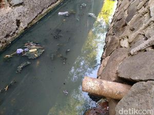 Pagi Ini, Pemkot Akan Tinjau Permukiman di Jakbar yang BAB ke Kali