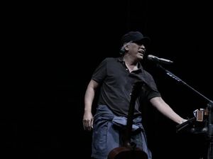 Lirik dan Chord Kumenanti Seorang Kekasih dari Iwan Fals Lirik dan Chord Kumenanti Seorang Kekasih dari Iwan Fals