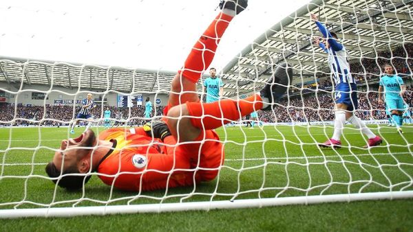 Detik-detik Hugo Lloris Jatuh dan Cedera