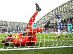 Hugo Lloris cedera saat laga baru berjalan tiga menit. Bryn Lennon/Getty Images.