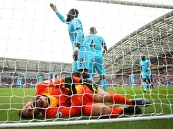 Cedera yang dialami Lloris ini akibat kesalahan mendarat saat menangkap bola. Bryn Lennon/Getty Images.