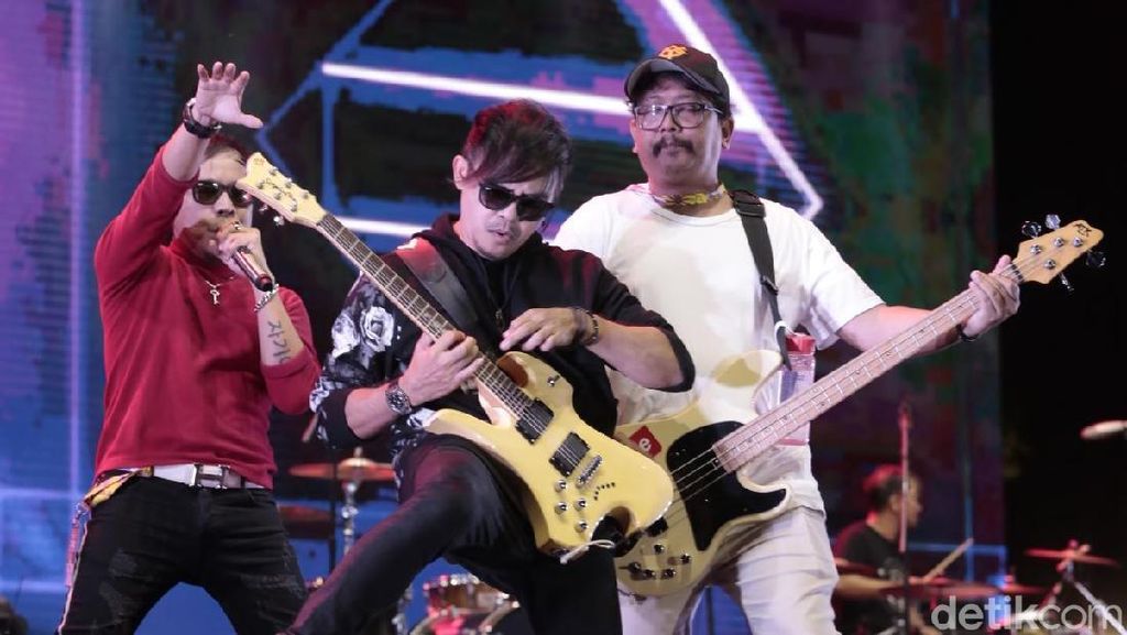 Karaoke Bareng SM*SH, Radja, Wali hingga Setia Band Karaoke Bareng SM*SH, Radja, Wali hingga Setia Band