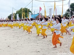 Tarian Sakral Meriahkan Pembukaan Nusa Penida Festival