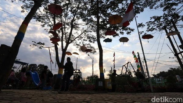 Menikmati Sore di Taman Ceria 21