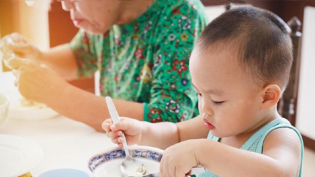 Ilustrasi anak makan