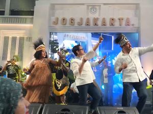 Kolaborasi dengan Orang Papua, Elek Yo Band Manggung di Reuni UGM