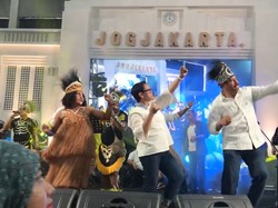 Kolaborasi dengan Orang Papua, Elek Yo Band Manggung di Reuni UGM