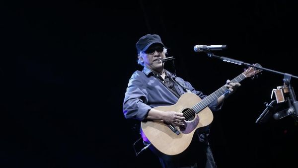 Iwan Fals Bakar Panggung untuk Angkat Isu Karhutla