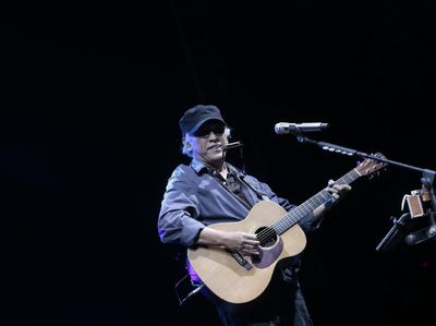 Iwan Fals Bakar Panggung untuk Angkat Isu Karhutla