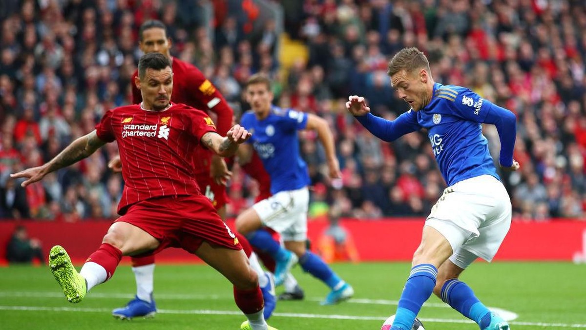 Dejal Lovren tampil luara biasa di laga kontra Leicester City, salah satunya mematikan Jamie Vardy (Foto: Clive Brunskill/Getty Images))