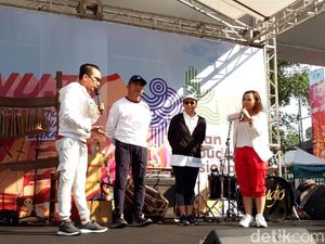 Sosialisasi Pekan Kebudayaan Nasional, Mendikbud Main Gasing di CFD Sosialisasi Pekan Kebudayaan Nasional, Mendikbud Main Gasing di CFD