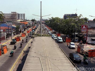 Jalan Otista Jaktim Menyempit Gegara Proyek Ini