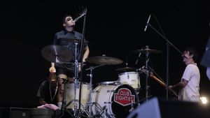 Aksi Kocak Vincent Ledek Desta di Reuni Club 80s
