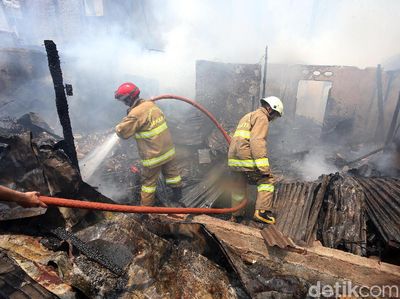 Potret Kebakaran di Permukiman Padat Taman Sari Jakbar