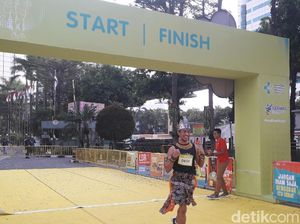 Ada Gatotkaca Pamer Kesaktian di Jl HR Rasuna Said Ada Gatotkaca Pamer Kesaktian di Jl HR Rasuna Said