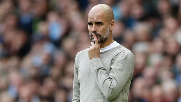 Pep Guardiola menekankan pentingnya alur umpan yang lancar untuk mencegah Manchester City kebobolan. (Foto: Carl Recine / Action Images via Reuters)