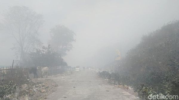 Potret Asap dari TPA Putri Cempo Solo yang Buat Warga Mengungsi