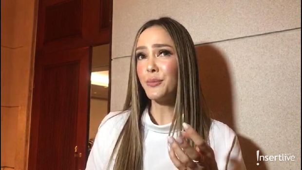 Cathy Sharon menjadi ibu tunggal