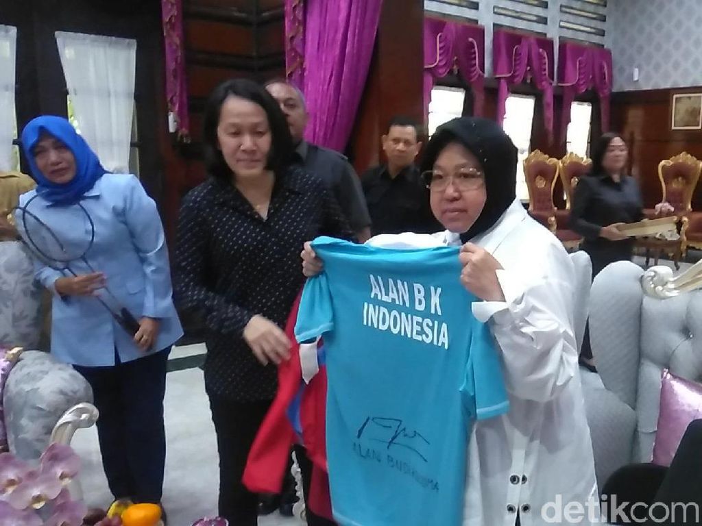 Risma Akan Bangun Museum Olahraga, Alan Budikusuma dan Minarti Sumbang Ini Risma Akan Bangun Museum Olahraga, Alan Budikusuma dan Minarti Sumbang Ini