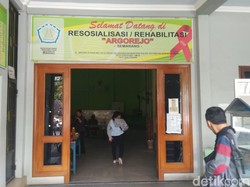 Didatangi Dinsos, Pekerja Sunan Kuning Enggan Dimintai Tanda Tangan