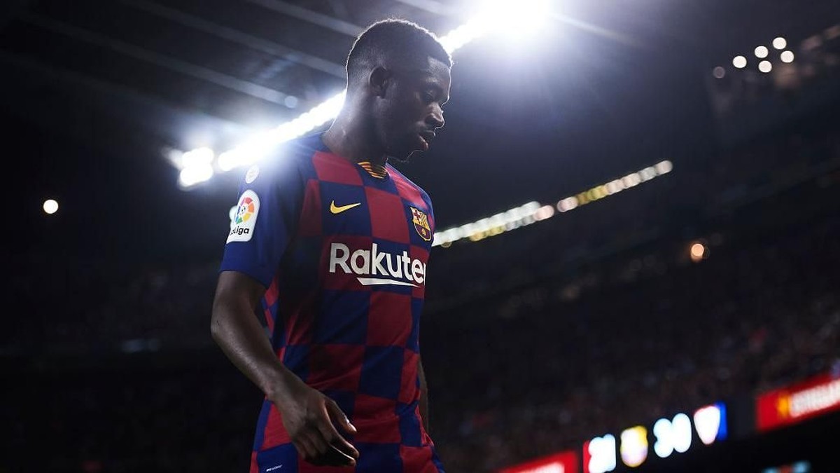 Ousmane Dembele dikartu merah dalam kemenangan Barcelona atas Sevilla 4-0. (Foto: Aitor Alcalde / Getty Images)