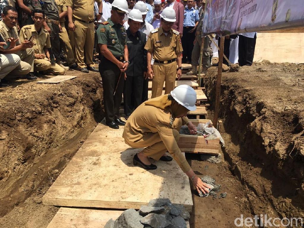 Bupati Jember Faida Resmikan Pembangunan Asrama Haji Senilai Rp 220 Miliar Bupati Jember Faida Resmikan Pembangunan Asrama Haji Senilai Rp 220 Miliar