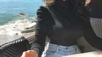 Momen Kulineran Rojean Kar, Model Seksi Selingkuhan Travis Scott