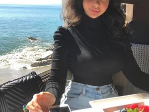 Momen Kulineran Rojean Kar, Model Seksi Selingkuhan Travis Scott