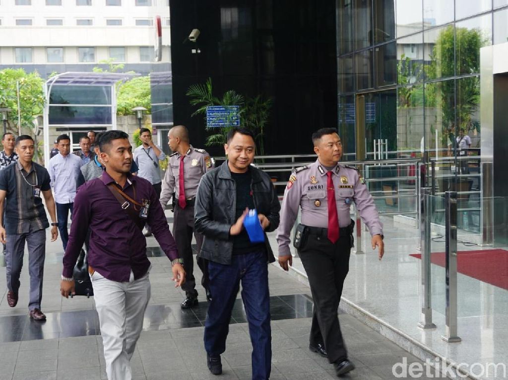 Punya Harta Miliaran, Ini Kendaraan Milik Bupati Lampung Utara Punya Harta Miliaran, Ini Kendaraan Milik Bupati Lampung Utara