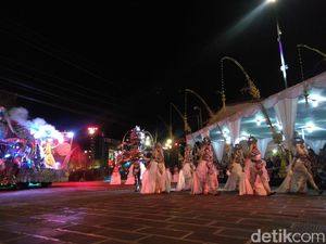 Meriahnya HUT Kota Yogyakarta di Tugu Pal Putih Meriahnya HUT Kota Yogyakarta di Tugu Pal Putih