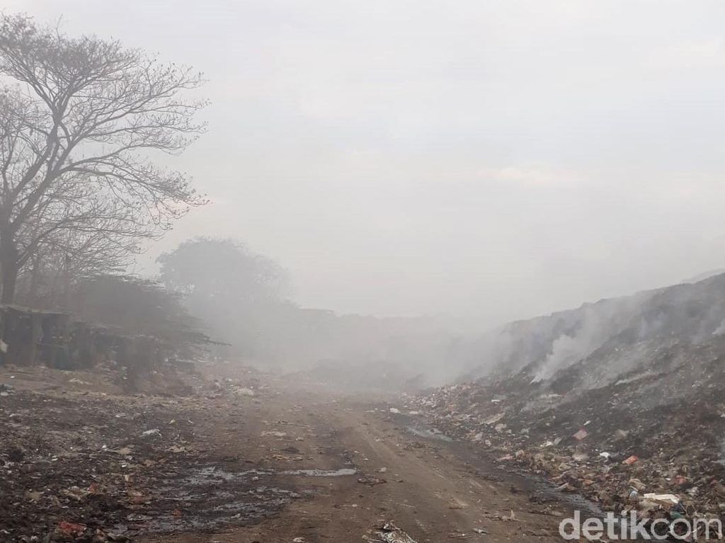 Derita 2.000 Warga 2 Bulan Dibekap Asap Kebakaran Sampah di Solo Derita 2.000 Warga 2 Bulan Dibekap Asap Kebakaran Sampah di Solo