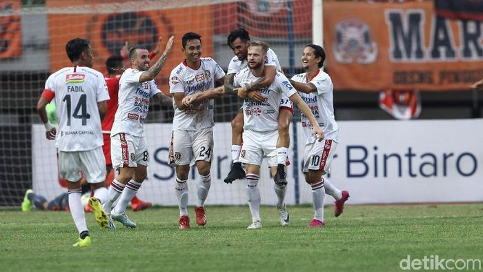 Bali United melebarkan jarak di klasemen Liga 1 2019. (Foto: Rifkianto Nugroho/detikcom) Bali United melebarkan jarak di klasemen Liga 1 2019. (Foto: Rifkianto Nugroho/detikcom)