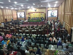 Anggota DPRD Sultra Doakan Randi-Yusuf Saat Pelantikan