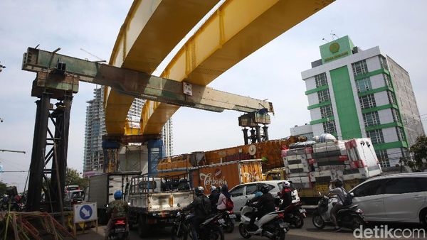 Melihat Progres Pembangunan Flyover Rawa Panjang