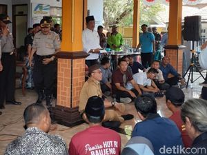 DLH Tak Temui Warga, Blokir Jalan Protes Limbah Sungai Belum Dibuka