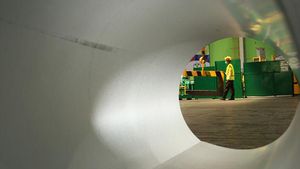 Mengintip Pabrik Baja Berbasis Industri 4.0