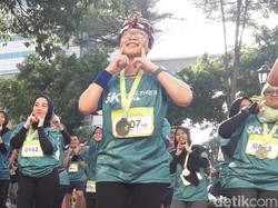 Jangan Mau Kalah! Ibu Ini Sudah Tak Muda Lagi, Tapi Rajin Olahraga