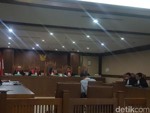 Muhtar Ependy Didakwa Kasus Suap dan Cuci Uang Puluhan Miliar Muhtar Ependy Didakwa Kasus Suap dan Cuci Uang Puluhan Miliar
