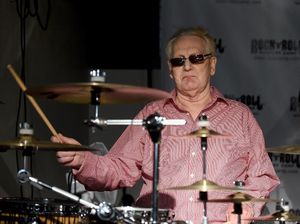 Drummer Paling Berpengaruh di Dunia Rock Meninggal